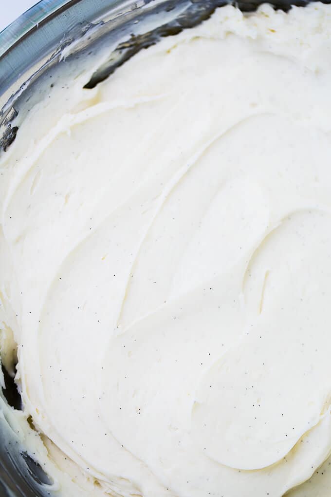 The BEST Cream Cheese Frosting recipe ever! So rich and creamy, perfect for carrot cake, banana cake and whoopie pies!