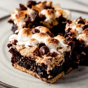 Smores brownies on a plate.