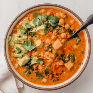 Chickpea cauliflower curry in a bowl.