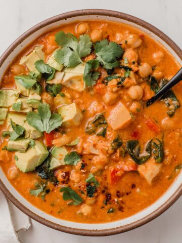Chickpea cauliflower curry in a bowl.