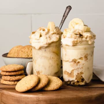 Gluten free banana pudding in jars.